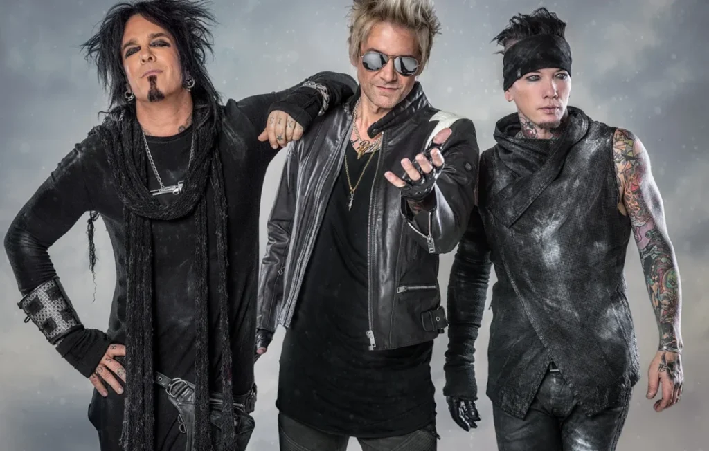 Sixx:A.M.